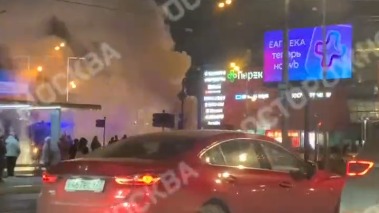 Автомобиль загорелся на Профсоюзной улице в Москве