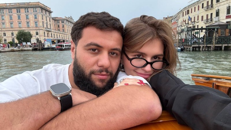 «Засунул палец в дырку в носке»: Миронова рассказала, как начала встречаться с Navai