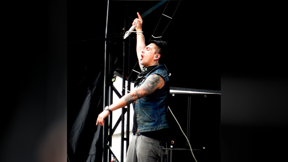 За что экс-солиста британской рок-группы Lostprophets Йена Уоткинса посадили в тюрьму и как он умер