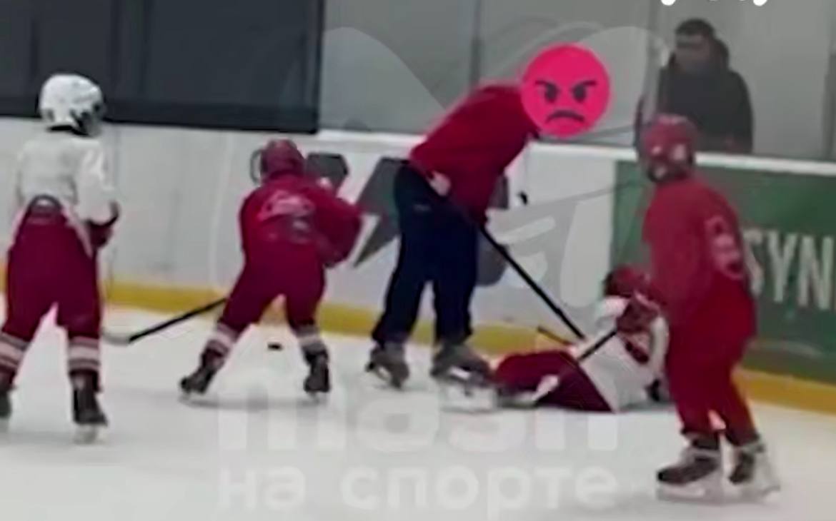 Mash: Тренера хоккейного «Спартака» уволили после видео с избиением детей