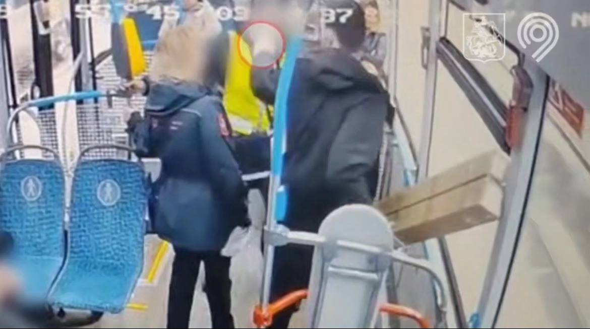 Против безбилетника, распылившего газовый баллончик в автобусе, возбудили дела