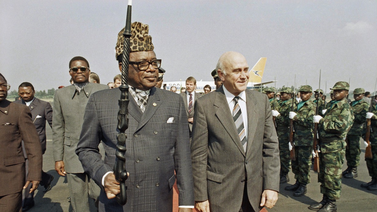 О чем говорят костюмы политиков