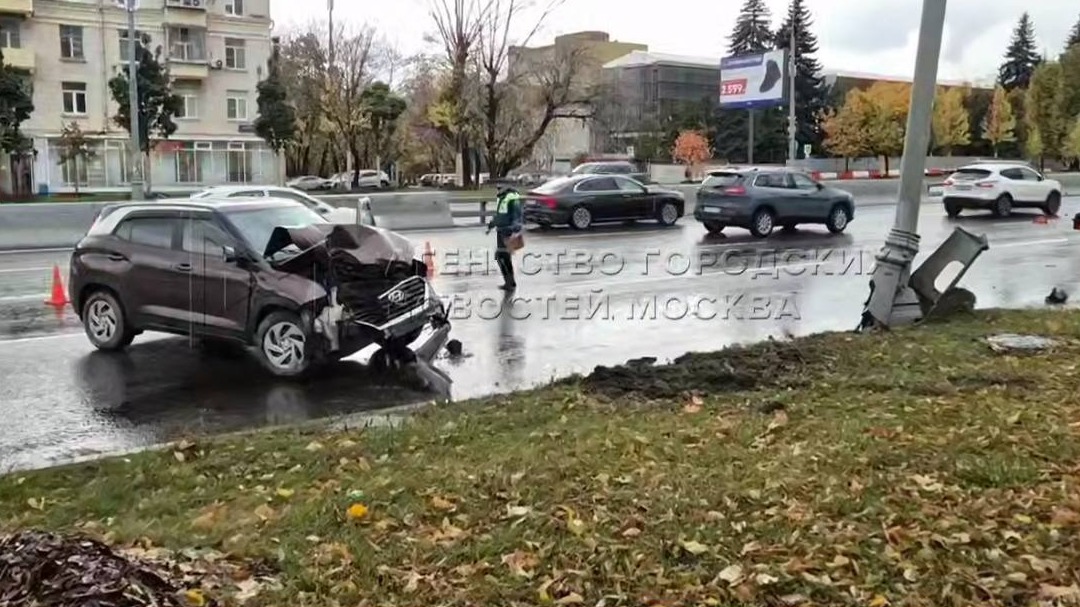 Две машины врезались на Каширском шоссе в столице, есть пострадавший