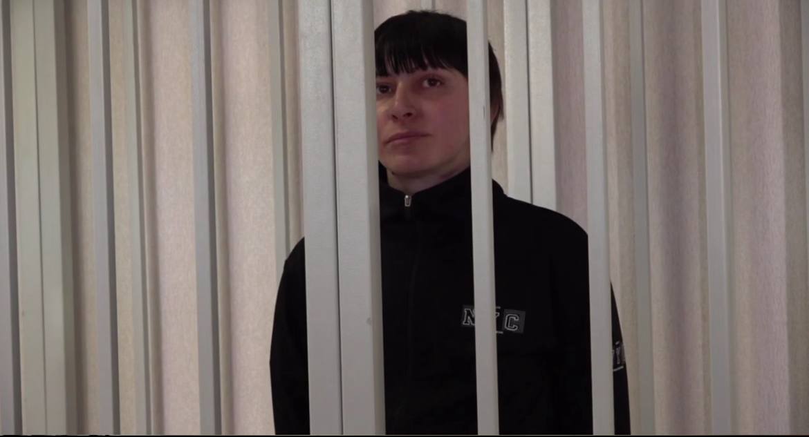 Женщину, зарезавшую собутыльницу в доме в Подмосковье, осудили на 8,5 года