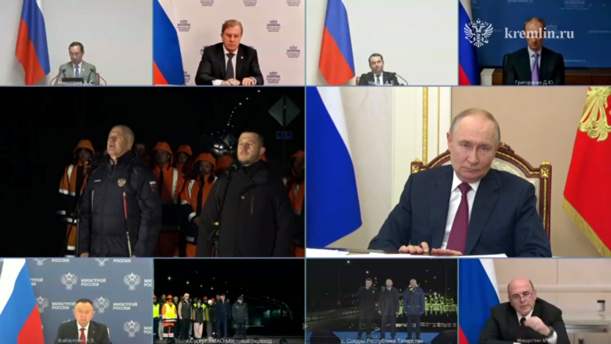 Путин по видеосвязи открыл новые дорожные объекты в Татарстане и Карелии