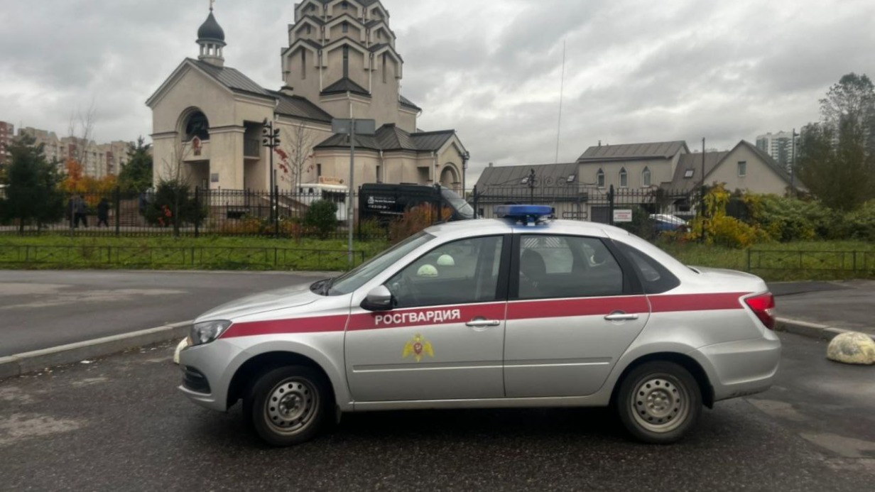 Просивший милостыню мужчина избил пенсионерку у храма в Петербурге