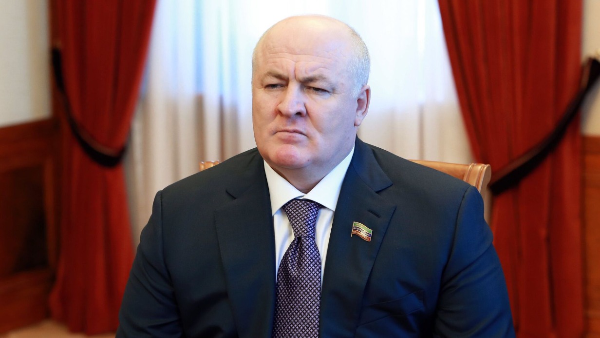 Экс-главу Махачкалы Сулейманова обвинили во взятке на 74,5 миллиона рублей