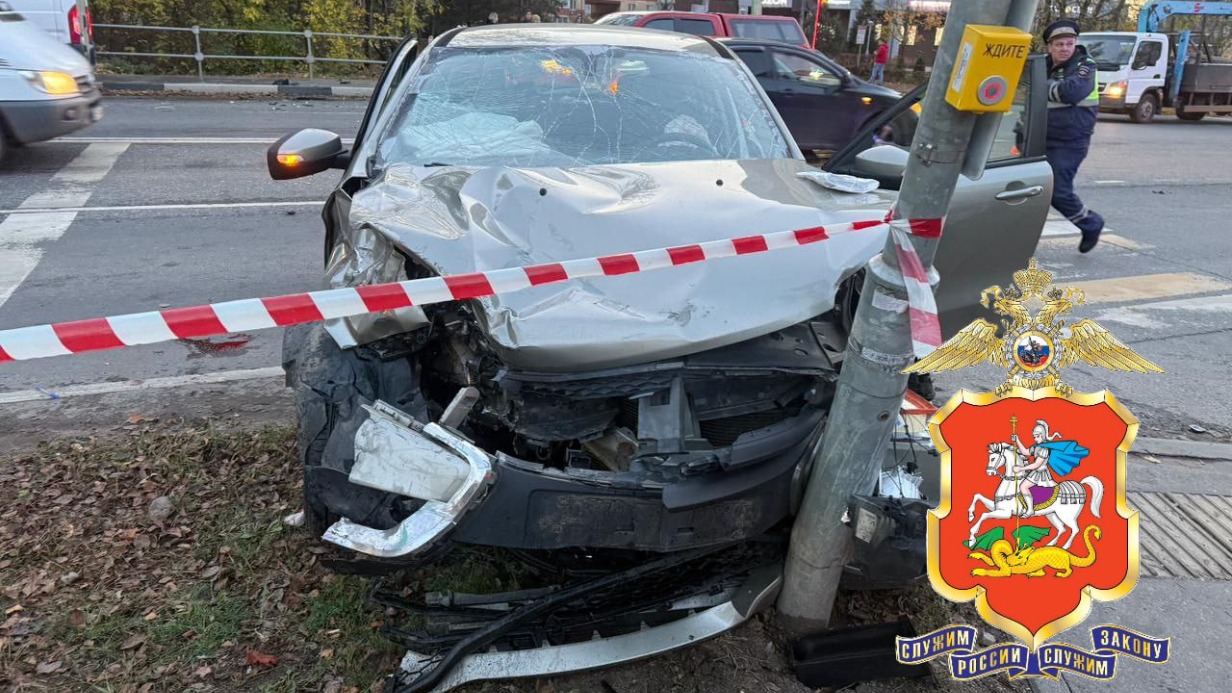 Пять человек пострадали при столкновении двух автомобилей в Подмосковье