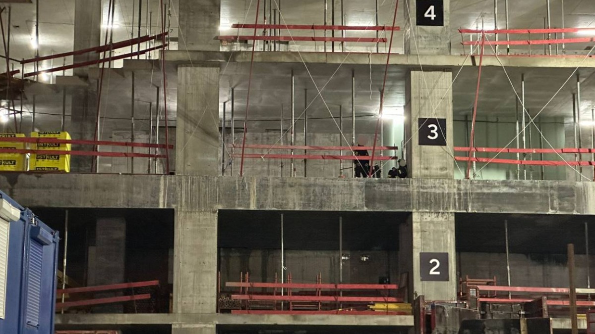 Рабочий погиб после падения в шахту лифта на Ленинградском проспекте