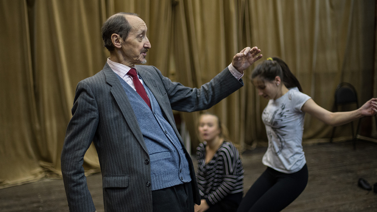 Заслуженный деятель искусств Российской Федерации, профессор Андрей Борисович Дрознин — легендарный «пластик», выучивший бессчетное количество артистов