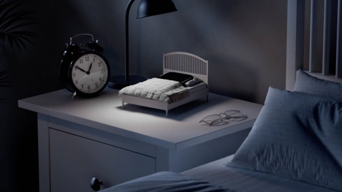 IKEA выпустила миниатюрные кровати для смартфонов