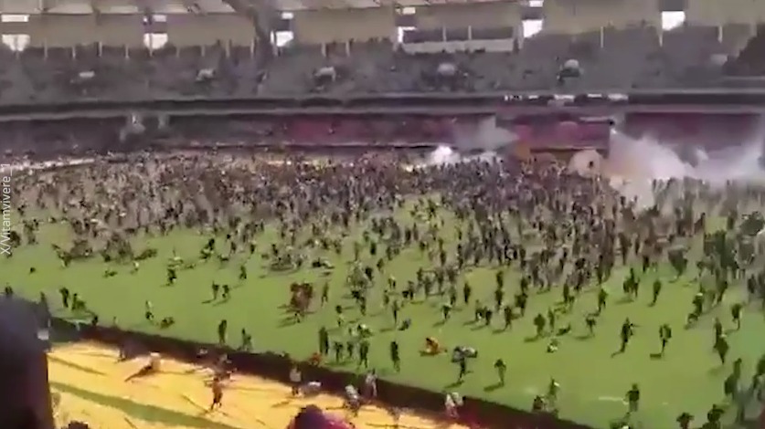 Несколько человек погибли из-за паники и стрельбы на похоронах экс-премьера Кении