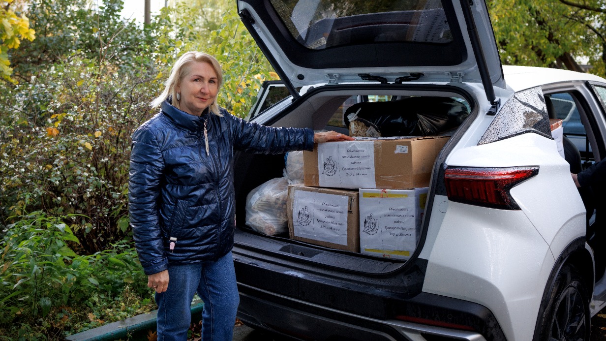 Многодетные семьи Тропарево-Никулина отправили в зону СВО более 100 тонн помощи