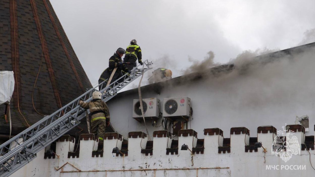 Предприятие по производству автомасел загорелось в подмосковном Пушкине