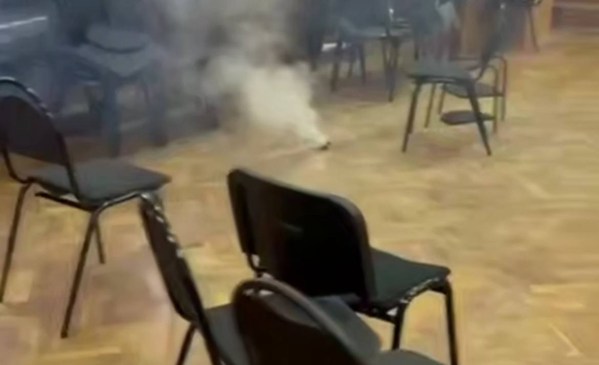 Директор школы № 1576 в Москве рассказал об инциденте с задымившимся телефоном