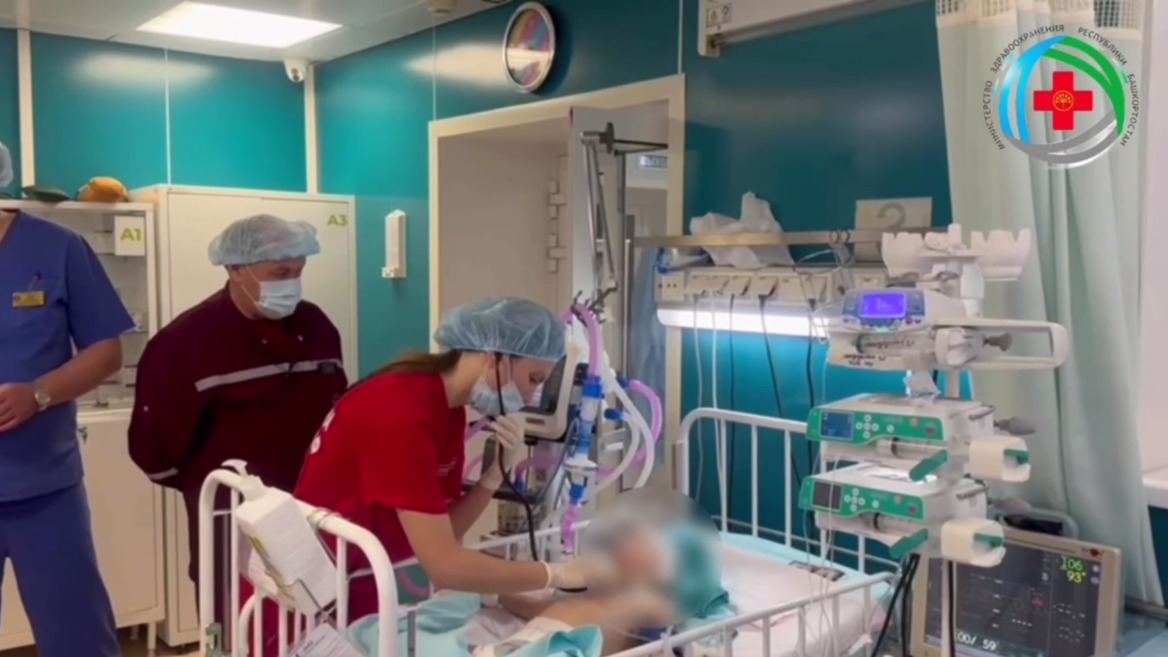 Девочку, которую отец сбросил с четвертого этажа, спецбортом увезли в Москву