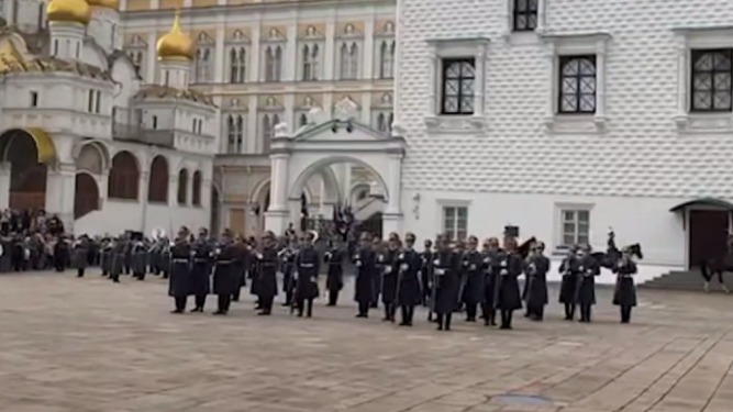 Караулы развели в Кремле в последний раз в 2025 году