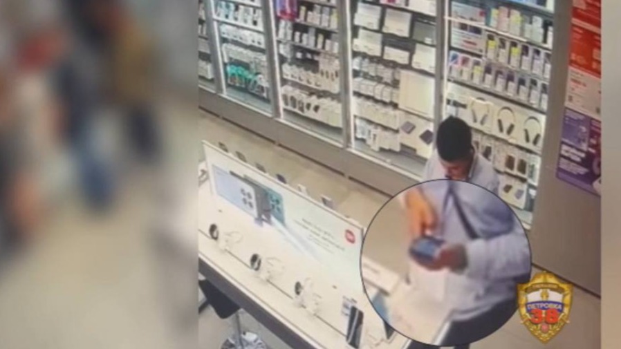 Мужчина украл два телефона за 100 тысяч рублей из магазина на юге Москвы
