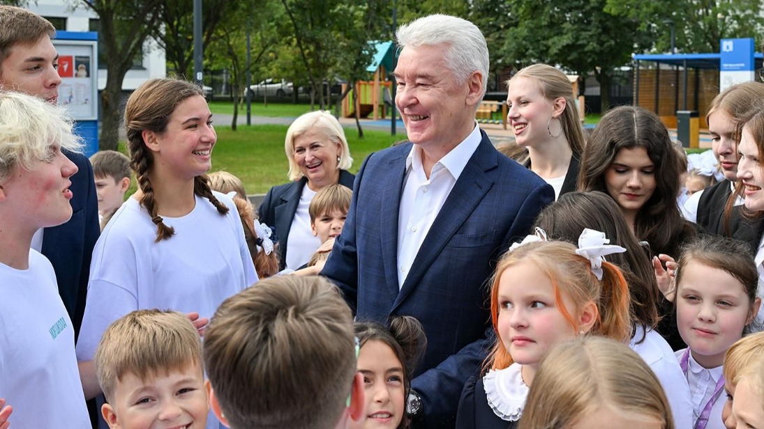 Мэр Москвы Сергей Собянин на открытии здания реконструированной школы № 1170. В ближайшие три года обновление и строительство школ продолжится