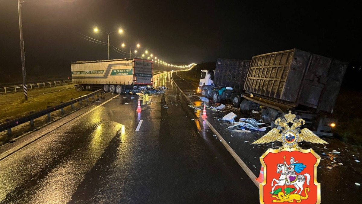 Авария с участием двух грузовиков произошла на трассе М-5 «Урал» в Подмосковье