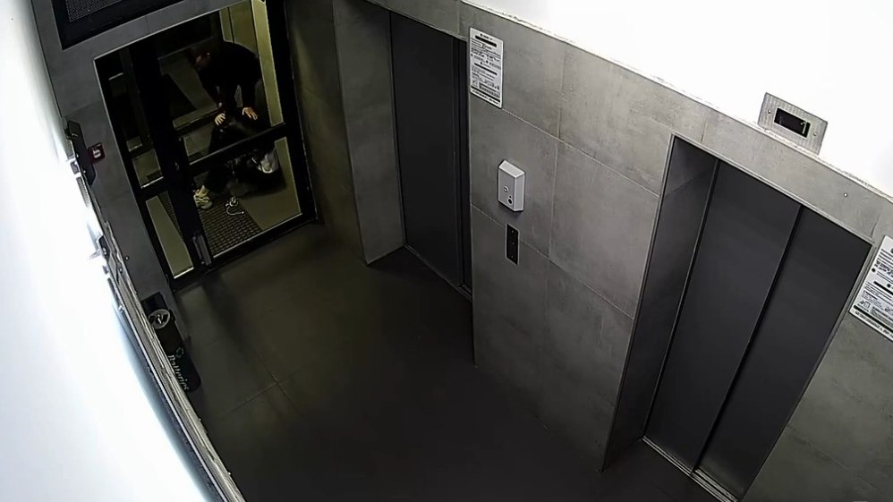 Неизвестный мужчина избил и похитил девушку в Казани