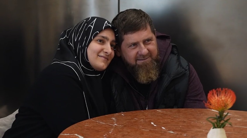 Дочь Кадырова открыла комплекс из фабрики, склада и общежития рабочих