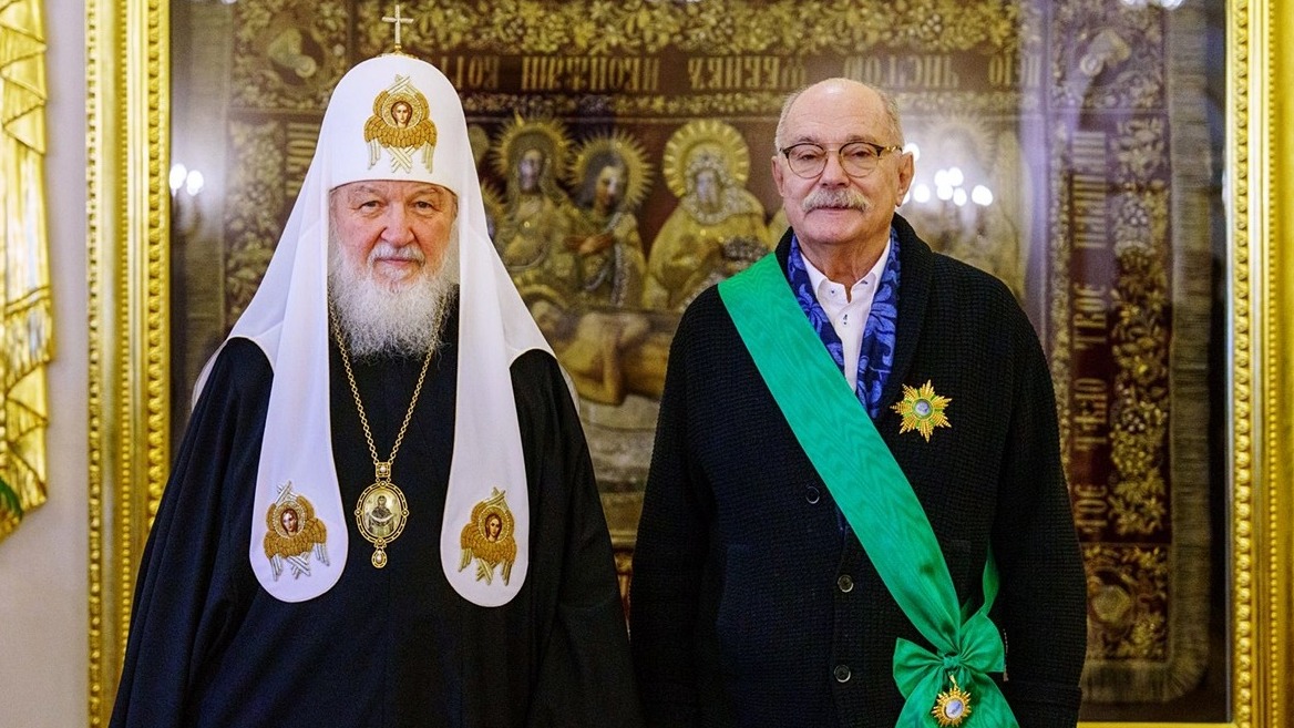 Патриарх Кирилл наградил Никиту Михалкова орденом Славы и чести I степени