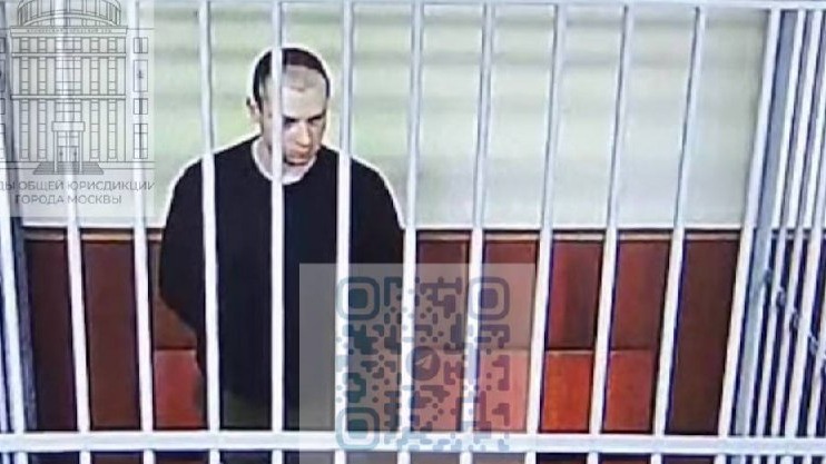 Суд арестовал мужчину, который сбил пешехода в Москве и сжег свой автомобиль