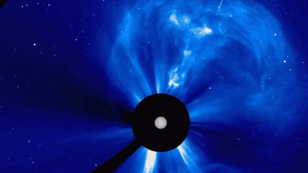 Крупный взрыв произошел на обратной стороне Солнца