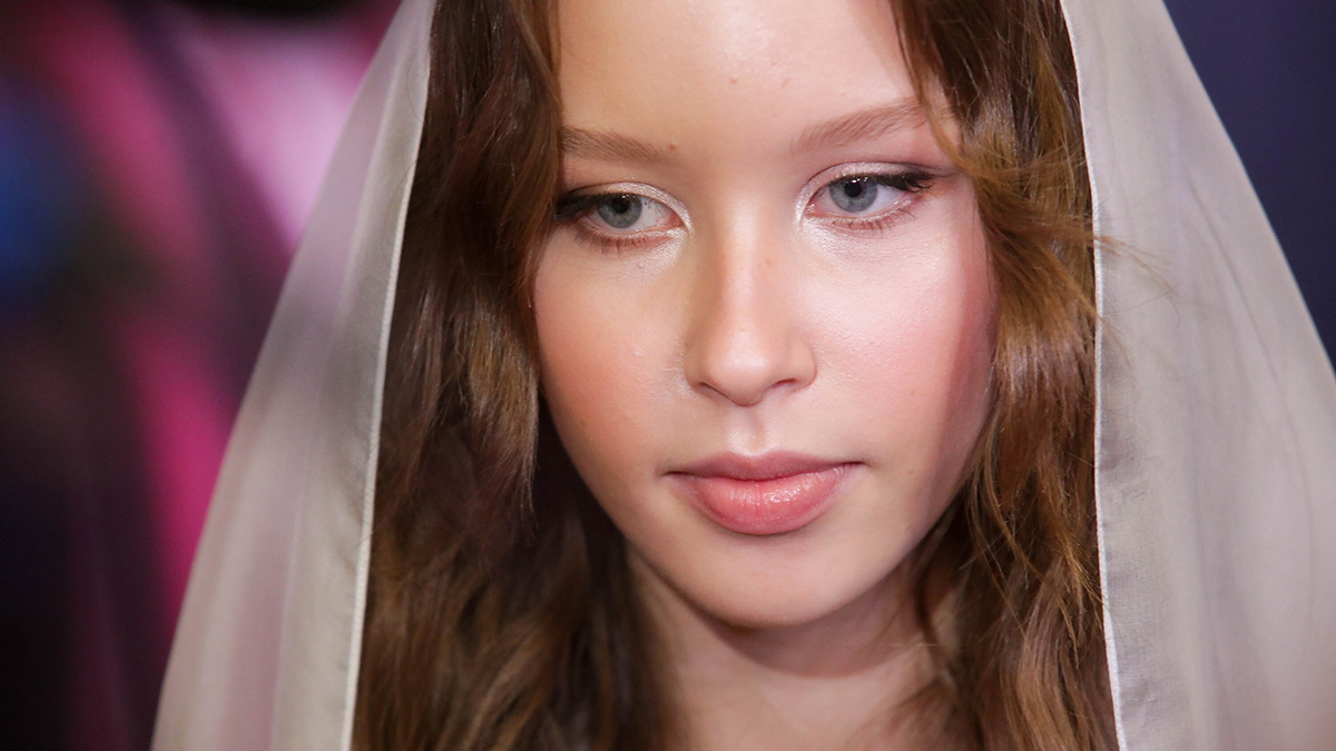 Пользователи Сети заявили, что Ваня Дмитриенко сделал предложение Анне Пересильд