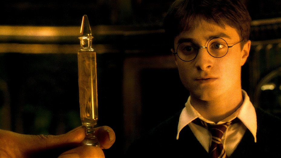 Дэниел Редклифф в фильме «Гарри Поттер и Принц-полукровка», который скоро вновь появится на наших экранах