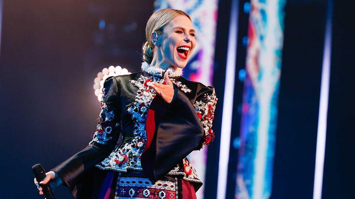 Молчала 30 лет: Пелагея призналась, что была страшно влюблена в Лазарева