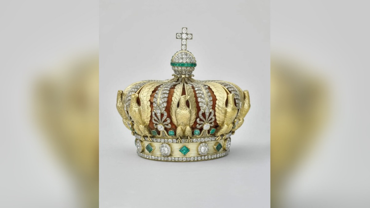 Корона императрицы Евгении, жены Наполеона III, после ограбления была найдена сломанной на улице