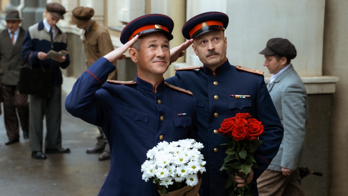 Актеры Антон Шагин в роли капитана милиции Егора Макарова и Андрей Иванов в роли оперативника на съемках многосерийного ретродетектива «Американец» режиссера Павла Дроздова