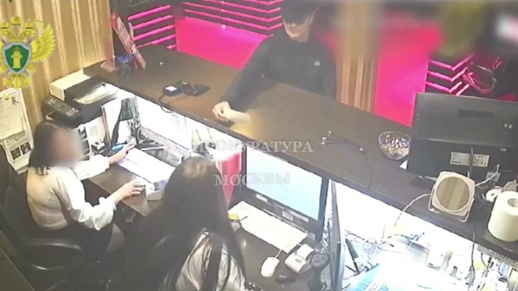 Мужчина ограбил букмекерскую контору в Москве с помощью записки