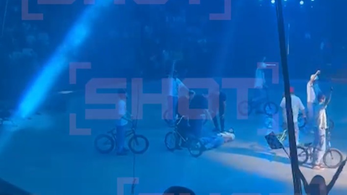 Артист цирка потерял сознание во время экстрим-шоу в Казани