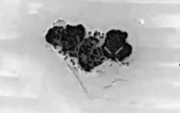 Сброс авиабомбы ФАБ-300 на морпехов ВСУ в Мирнограде сняли на видео