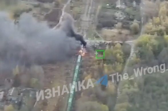 Опубликовано видео загоревшегося после налета «Гераней» поезда с техникой ВСУ