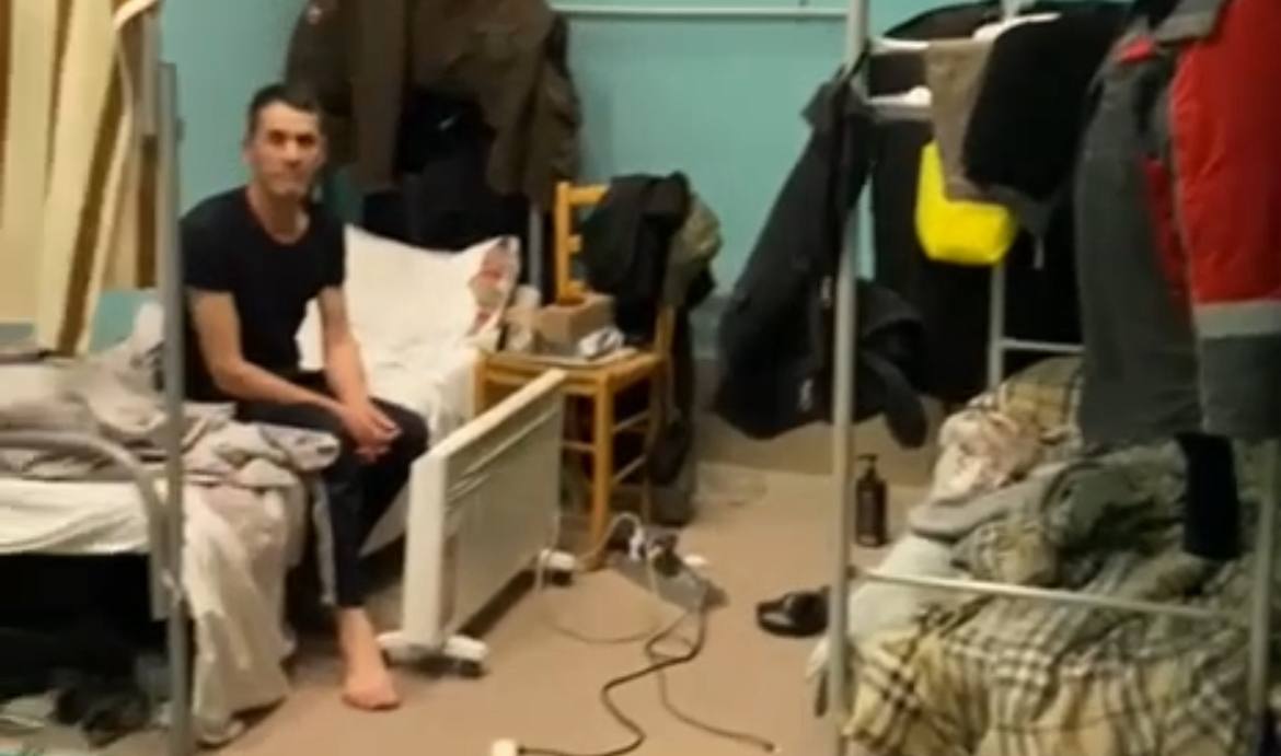 Мигранты устроили хостел в вентиляционных камерах ЖК на севере Москвы