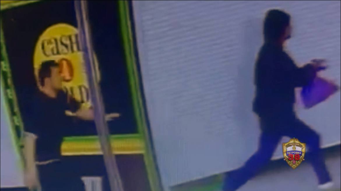 Мужчина пробрался в магазин сотовой техники в Москве и украл 26 гаджетов