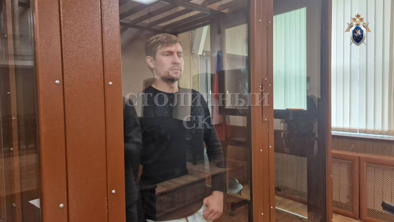 Последователя блогера Лесли отправили за решетку на 1,5 года за домогательства