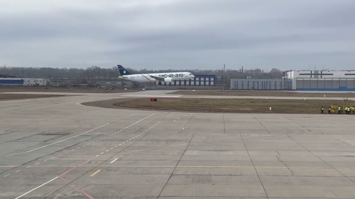 Самолет МС-21 совершил посадку в Иркутске после испытательного полета 