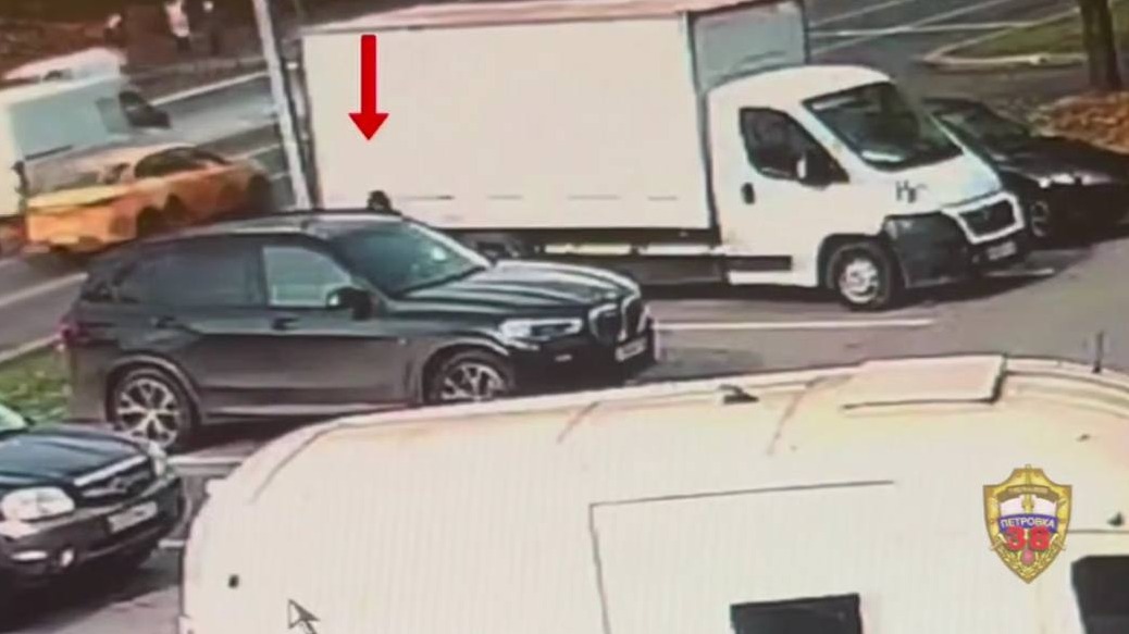 Бывшие зэки украли из припаркованного автомобиля в Москве 30 миллионов рублей