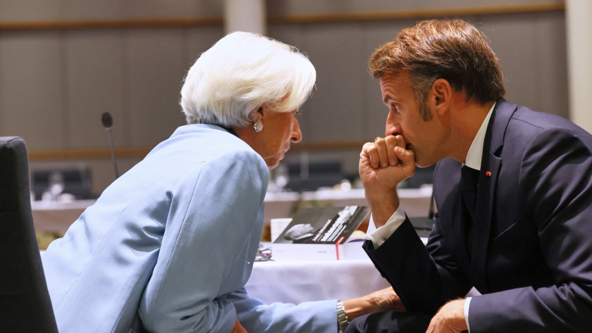 Глава Европейского центрального банка Кристин Лагард и президент Франции Эмманюэль Макрон во время рабочего ужина на саммите лидеров Евросоюза в Брюсселе