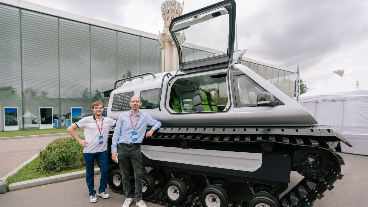 Гибридный вездеход Terranica Expedition, созданный столичными компаниями, сразу привлек внимание экспертов и публики