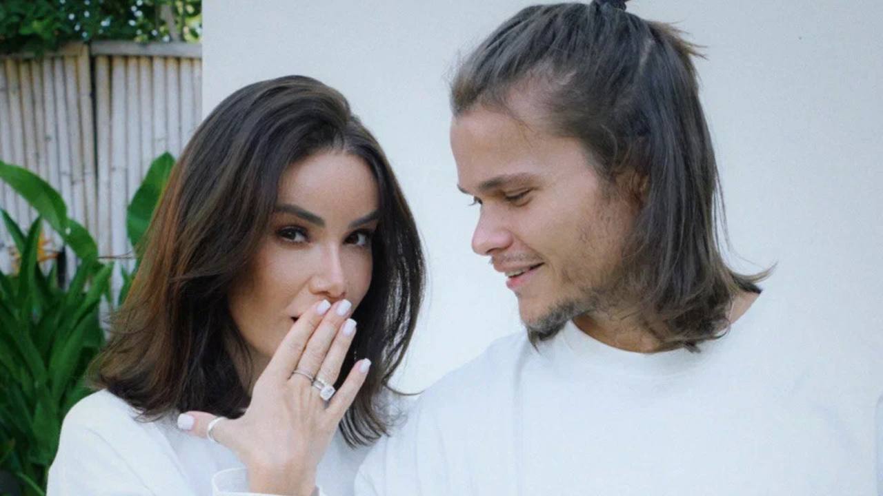 Жених моложе на 10 лет: Айза выходит замуж в третий раз