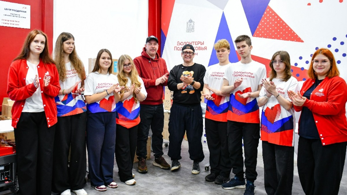 Актеры из сериала «Солдаты» и волонтеры из Химок собрали гумпомощь на СВО