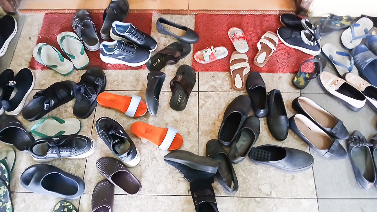 Могут ли оштрафовать за оставленную в подъезде обувь