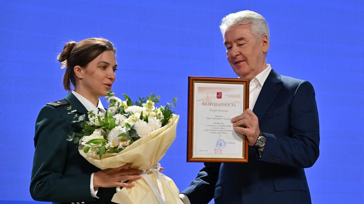 Мэр Москвы Сергей Собянин вручил городские награды отличившимся сотрудникам столичного Управления ФНС России. Среди них — заместитель начальника отдела выездных проверок № 1 инспекции ФНС № 14 по Москве Ирина Анисимова, которая отмечена именной благодарностью