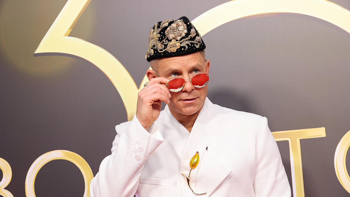 Митя Фомин упал со сцены во время концерта в Шерегеше